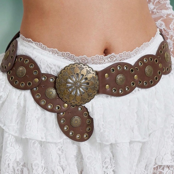 Western Brown Vegan Leather Grommet Concha Belt - Picture 1 of 4